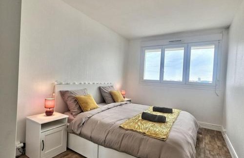 Epinay-sur-Seine Apartment | Le dix-septième ciel vue sur la tour Eiffel