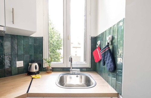 Asnieres-sur-Seine Apartment | Le Dupont - Parking, Metro 13, 15 min Saint Lazare