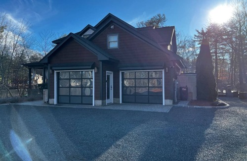 Peabody Condo | Le Elona – Private Guest Suite on a Scenic Estate