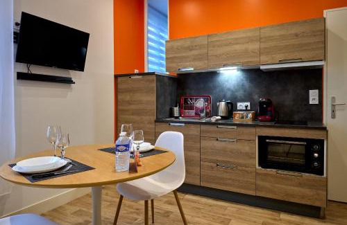 Nevers Apartment | Le Faidherbe style Appart' Hôtel - WIFI gratuit - Parking Gratuit Calme et Lumineux