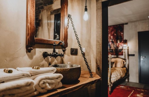 La Roche-en-Ardenne Hotel | Le Fantôme de Berthe logement-attraction insolite