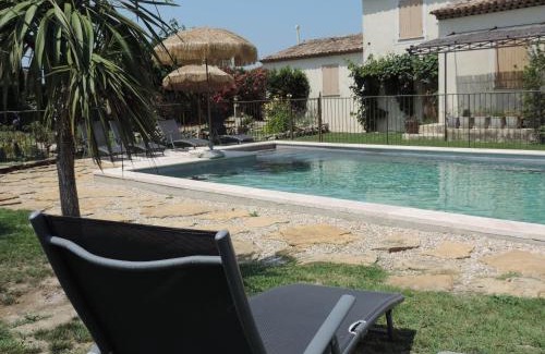 Cavaillon Bed & Breakfast | Le faré tchanqué chambre cuisine d'été 2 pers
