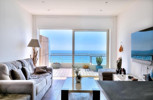Fabron Apartment | Le Florentina, dernier étage avec terrasse, vue sur la Baie des Anges