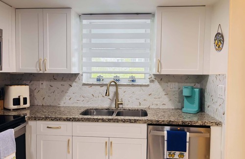 Sunny Isles Beach Condo | Le Frontenac in Sunny Isles unit 402 (STR-03003)