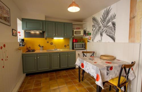 Saint-Pompont House | Le gentil coquelicot