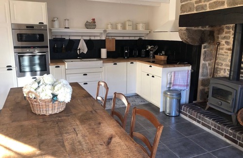 Hudimesnil Cottage | Le Giré cottage with private spa 10 minutes from the sea