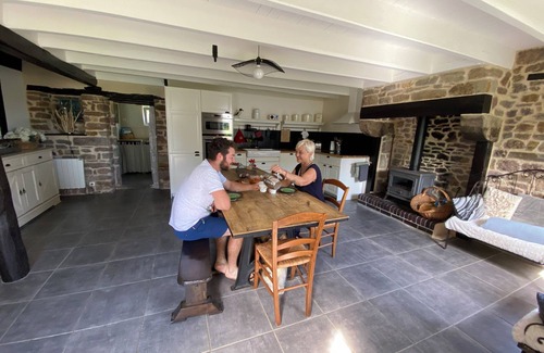 Hudimesnil Cottage | Le Giré cottage with private spa 10 minutes from the sea