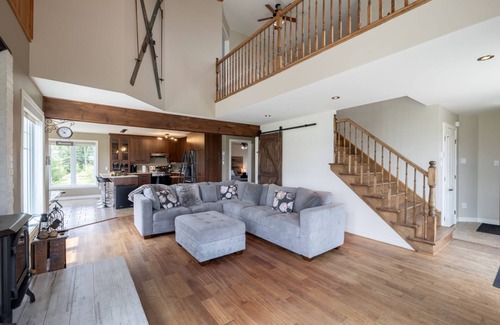 Saint Come Apartment | Le Grand Bonheur with wood-burning fireplace and spa