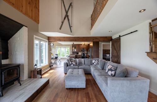 Saint Come Apartment | Le Grand Bonheur with wood-burning fireplace and spa