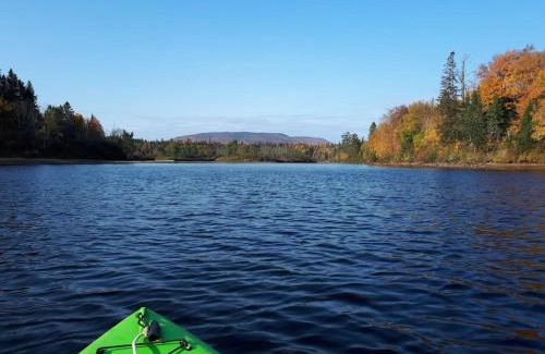 Shannon Ski Chalet | Le Grand Heron - Waterfront Cabin with Spa
