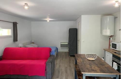 Saint-Mitre-les-Remparts Apartment | Le Grenadier