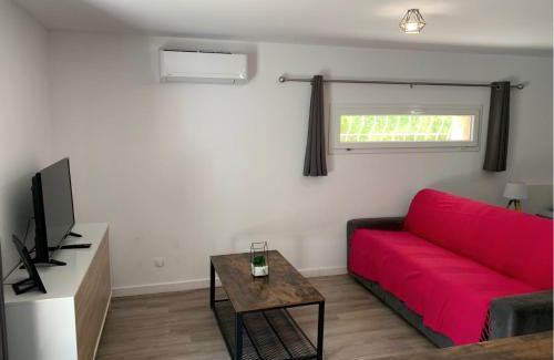 Saint-Mitre-les-Remparts Apartment | Le Grenadier