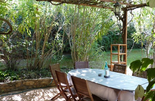 Bagnols-sur-Ceze Apartment | Le Grenadier Gîte with swimming pool in Occitan Provence