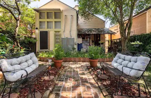 Faubourg Marigny House | Le Jambalaya Jive: Your Garden Getaway in NOLA