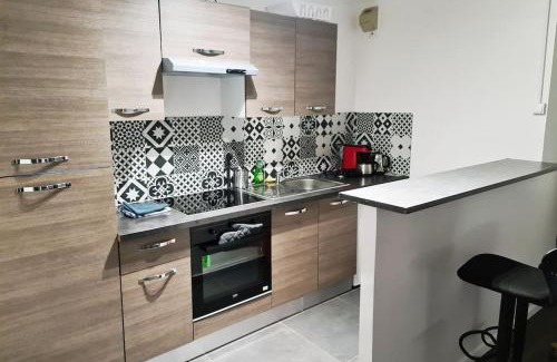 Pyramides Apartment | Le Jules Val - Studio cosy en résidence + Parking + Wi-fi