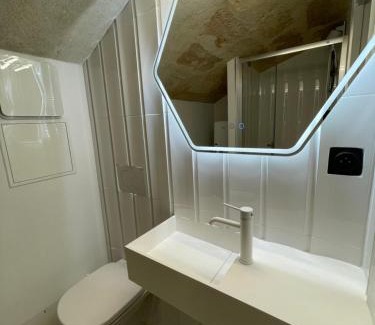 Saint-Bruno - Saint-Victor Apartment | le loft bleu - un atelier-cocon élégant & central