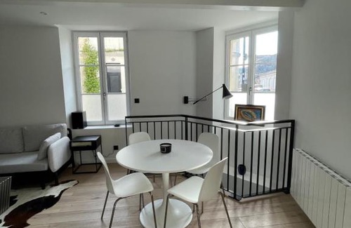Saint-Bruno - Saint-Victor Apartment | le loft bleu - un atelier-cocon élégant & central