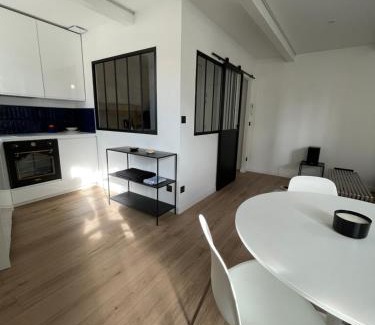 Saint-Bruno - Saint-Victor Apartment | le loft bleu - un atelier-cocon élégant & central