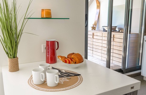 Duingt Apartment | Le Loft Evasion, pieds dans l'eau. Terrasse XXL