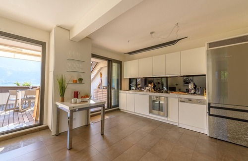 Duingt Apartment | Le Loft Evasion, pieds dans l'eau. Terrasse XXL