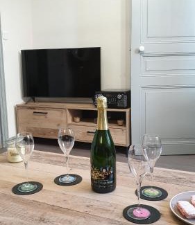 Epernay Apartment | Le Loft Vintage Epernay avec Netflix, Vélos, Parking gratuit