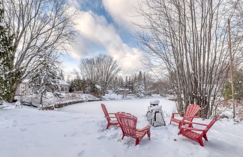 Saint-Damien Ski Chalet | Le Louise - Waterfront with spa