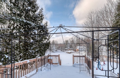 Saint-Damien Ski Chalet | Le Louise - Waterfront with spa