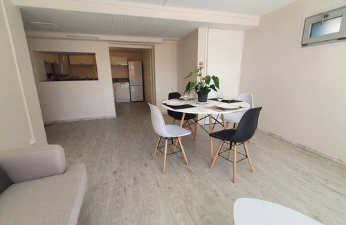 Vesseaux Apartment | Le Mûrier: air conditioning, parking, direct access to greenway
