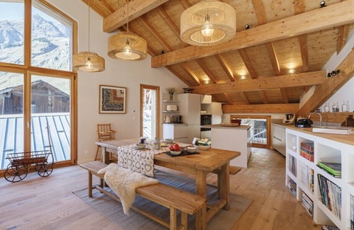 Champagny-en-Vanoise Apartment | Le Malatray - Spacious chalet with mountain view