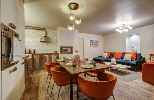 Quartier Sainte-Avoye Apartment | Le Marais - Les Halles Colorful & Modern 3BD