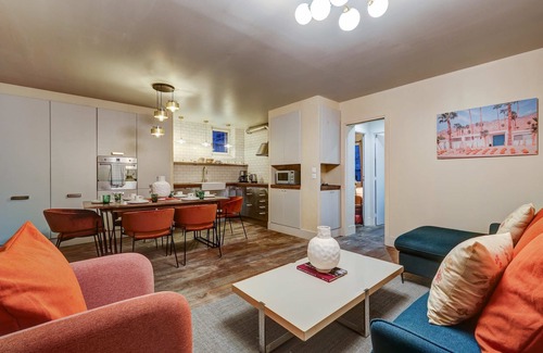 Quartier Sainte-Avoye Apartment | Le Marais - Les Halles Colorful & Modern 3BD