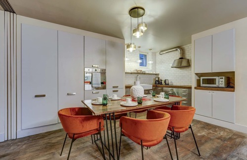 Quartier Sainte-Avoye Apartment | Le Marais - Les Halles Colorful & Modern 3BD
