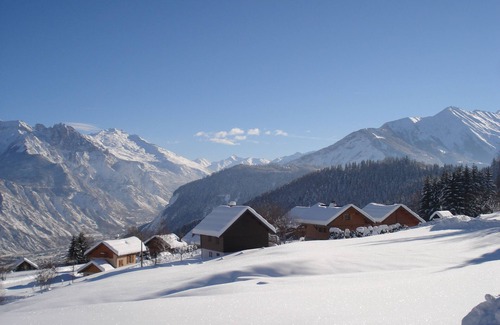 Les Bottieres Apartment | Le Maurillon: skiing and biking, at 1300m altitude, 300m from the Sybelles ski slopes.