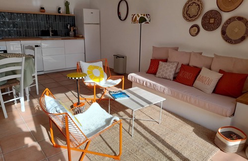 Gordes Cottage | Le Mazet des Jasmins-Cottage-Cottage-Ensuite with Shower