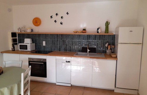 Gordes Cottage | Le Mazet des Jasmins-Cottage-Cottage-Ensuite with Shower