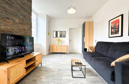 Tonnerre Apartment | Le Midtown - By BEST KEYS - Idéal Pro & Couple - Grande Terrasse & Lumineux - Centre-Ville - Smart TV Netflix & WiFi Fibre - Check-in Autonome - Parking Facile - Calme & Confort Premium