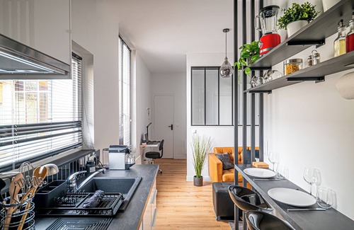 Republique Apartment | Le MODERN MINIMAL - Room space 2 p - Wifi - Near hyper center and train station