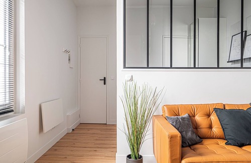 Republique Apartment | Le MODERN MINIMAL - Room space 2 p - Wifi - Near hyper center and train station