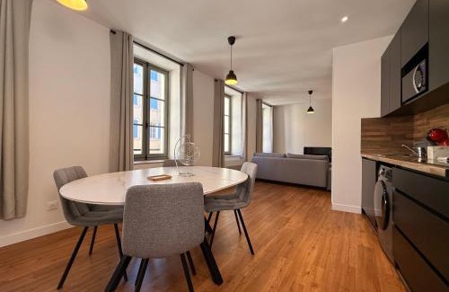 Centre Historique Apartment | Le Moderniste Proche des Halles et Cathédrale