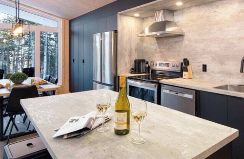 Les Eboulements Ski Chalet | Le Montagnard 91: Tranquil Chalet, Pet-Friendly