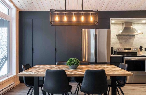 Les Eboulements Ski Chalet | Le Montagnard 91: Tranquil Chalet, Pet-Friendly