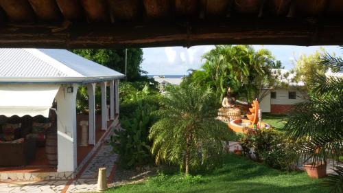 Le Moule House | LE MOULIN DE LA BAIE piscine vue mer