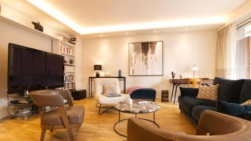 16th Arrondissement Apartment | Le Mozart - Élégant, calme, balcon