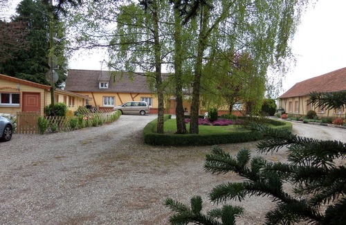Avesnes-en-Val Apartment | Le Nid, a cocoon in which to rest. The animals of the mini-farm await you