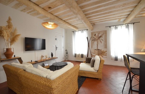 L'Isle-sur-la-Sorgue Apartment | Le nid de l'isle ® - Apartment in the city centre