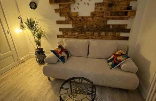 Republique Apartment | LE NID DU PHOENIX - Proche Thermes & Parcs - Rez de Chaussée