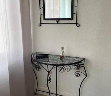 Republique Apartment | LE NID DU PHOENIX - Proche Thermes & Parcs - Rez de Chaussée