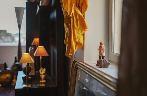 Ecusson Apartment | Le Nid Exotique - vue sur les toits du centre-ville