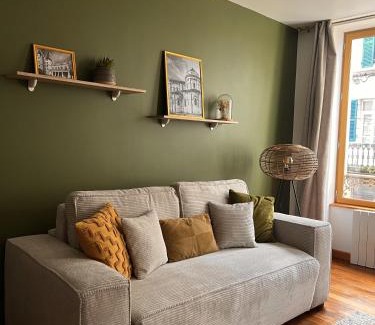Nevers Apartment | "Le Noeud vert" Appartement sur le thème de Nevers, 65 m2 en coeur de ville avec parking, accès inclus à salle de sport de 2000m2, Sauna & Hammam, by PRIMO C0NCIERGERIE
