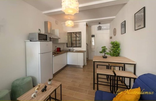 Salon-de-Provence Apartment | Le Nostradamus - Magnificent downtown apartment with parking